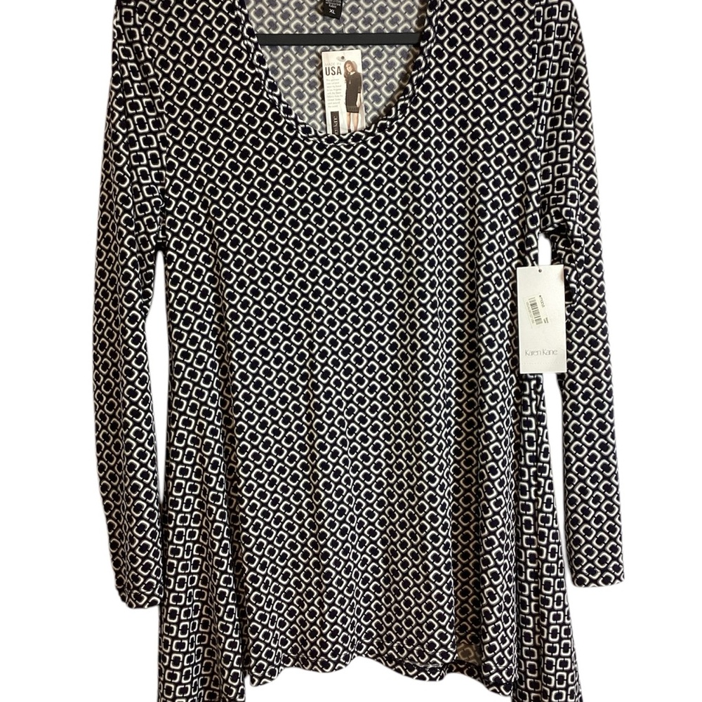 Karen Kane Black and White Geometric Long Sleeve Top